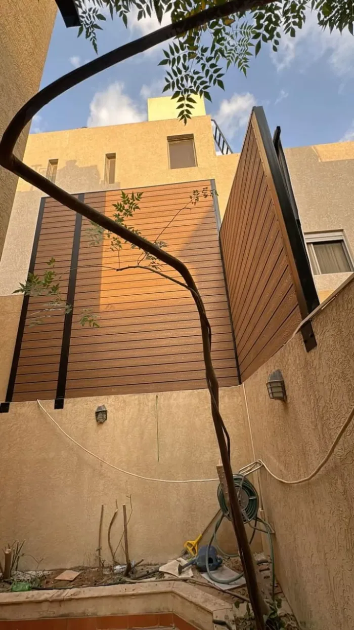 سواتر بديل الخشب: جمال الخشب ومتانة المستقبل بجدة ومكة والطائف 