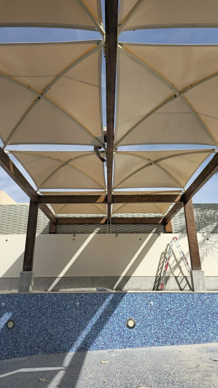 مظلات وسواترفي جدة ومكة والطائف لأحواش الفلل والمنازل دليل الفخامة والحماية 